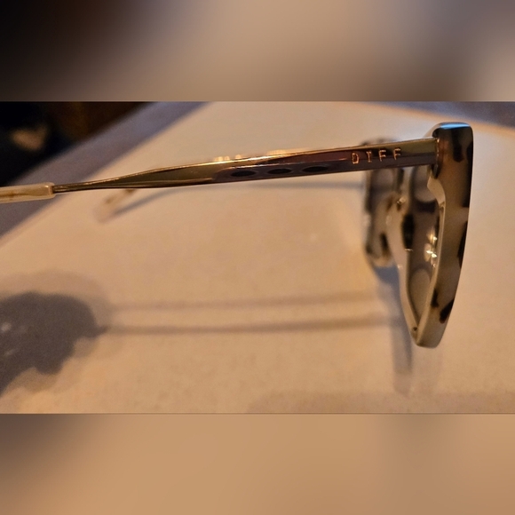 NWT | Diff Eyewear | Becky II | Tortoise Shell Polarized Cat-Eye Sunglasses - Picture 7 of 15